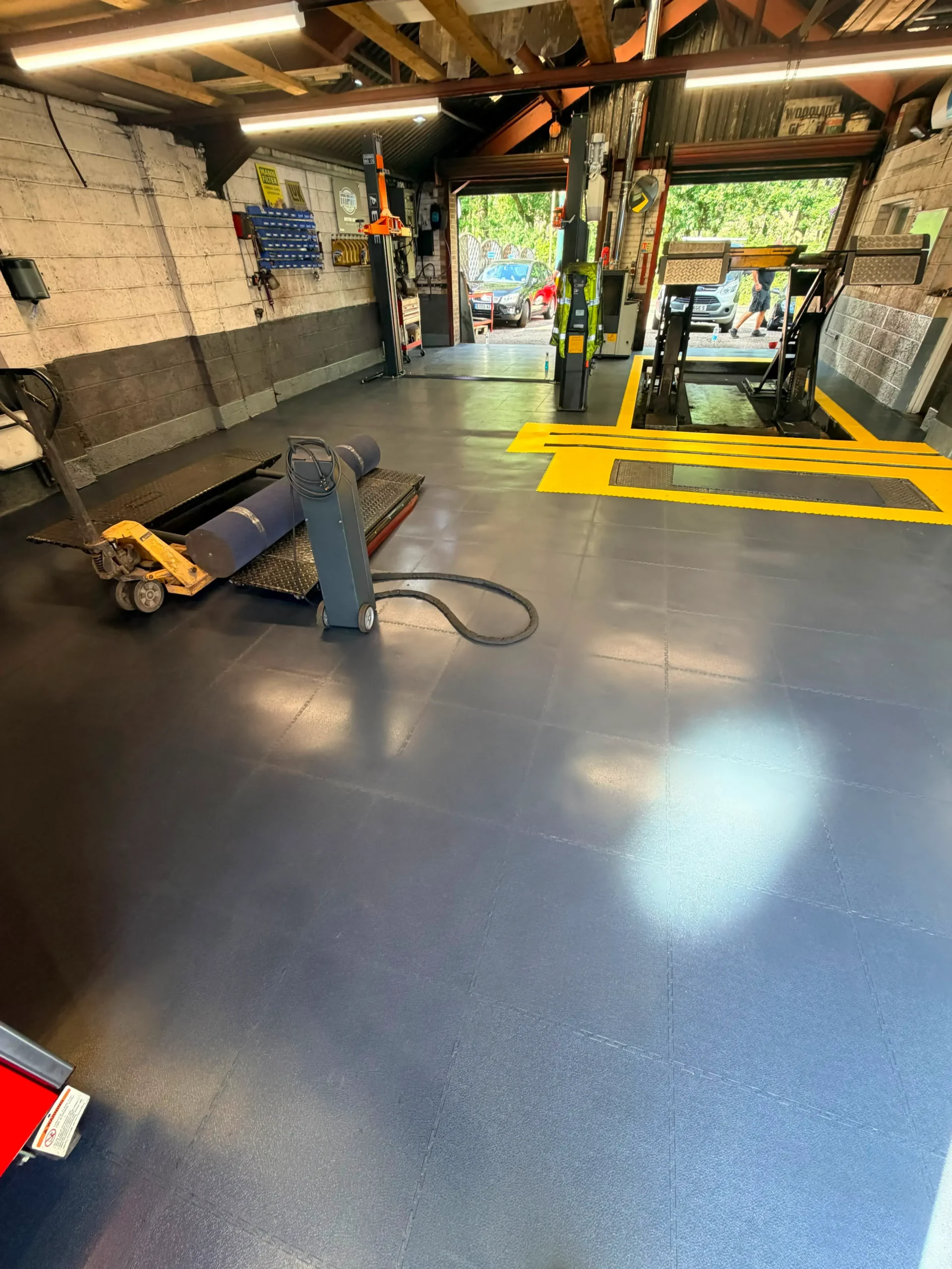Workshop Flooring LP 8